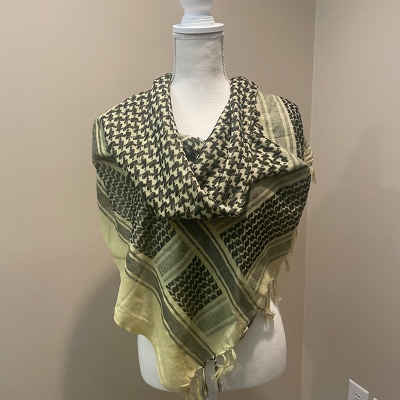 Large Tasseled Scarf Beige & Black Keffiyeh Head Wrap - Picture 2 of 5